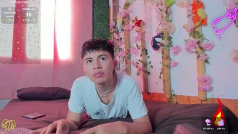 Snapshot of daveel_hot chatting on October 13, 1:39 pm daveel_hot online show from October 13, 1:39 pm