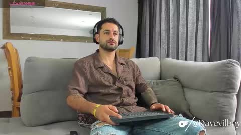 Snapshot of davevilboy chatting on October 20, 12:53 pm Daves online show from October 20, 12:53 pm