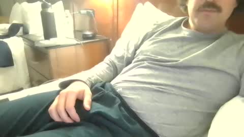 Snapshot of dbsm1 chatting on February 28, 12:32 am PlayNiceNow1 online show from February 28, 12:32 am