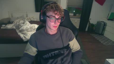 Dean online show from November 18, 9:39 pm