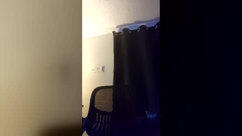 deezdashooter1 online show from June 15, 9:56 am