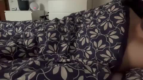 deinemudder9 online show from January 1, 8:45 am