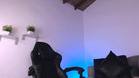 Snapshot of deivy_gram chatting on January 29, 5:24 pm DEIVY online show from January 29, 5:24 pm