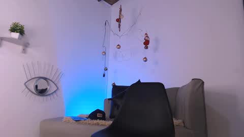 Snapshot of deivy_gram chatting on January 5, 8:00 pm DEIVY online show from January 5, 8:00 pm