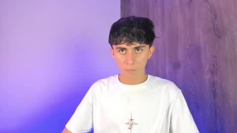 Snapshot of demian_cute chatting on October 15, 6:21 am Demian online show from October 15, 6:21 am