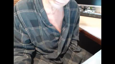 Snapshot of denn_jett chatting on January 27, 10:38 am Den  Jet online show from January 27, 10:38 am