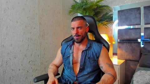 Snapshot of dennis_cox_ chatting on December 24, 10:55 am dennis_cox_ online show from December 24, 10:55 am