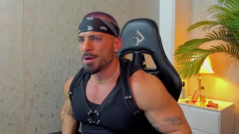 Snapshot of dennis_cox_ chatting on January 16, 4:17 am dennis_cox_ online show from January 16, 4:17 am
