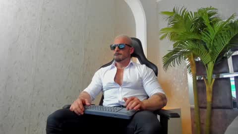 Snapshot of dennis_cox_ chatting on January 8, 12:26 pm dennis_cox_ online show from January 8, 12:26 pm