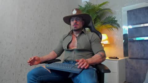 Snapshot of dennis_cox_ chatting on December 31, 11:20 am dennis_cox_ online show from December 31, 11:20 am