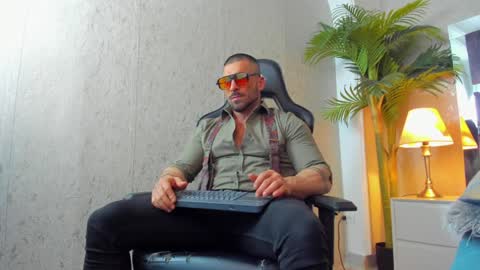 Snapshot of dennis_cox_ chatting on December 21, 6:52 am dennis_cox_ online show from December 21, 6:52 am