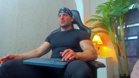 Snapshot of dennis_cox_ chatting on January 17, 10:33 am dennis_cox_ online show from January 17, 10:33 am