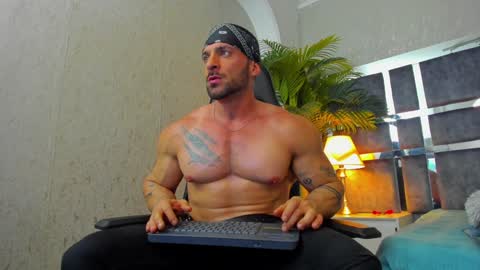 Snapshot of dennis_cox_ chatting on December 9, 2:24 am dennis_cox_ online show from December 9, 2:24 am