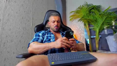 Snapshot of dennis_cox_ chatting on February 9, 4:50 pm dennis_cox_ online show from February 9, 4:50 pm
