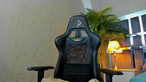 Snapshot of dennis_cox_ chatting on December 10, 3:12 pm dennis_cox_ online show from December 10, 3:12 pm