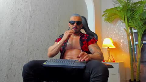 Snapshot of dennis_cox_ chatting on January 11, 9:57 am dennis_cox_ online show from January 11, 9:57 am