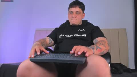 dennis munera online show from April 21, 9:10 pm