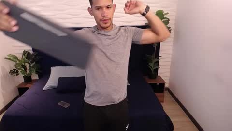 Dereck Myers online show from January 13, 3:23 am