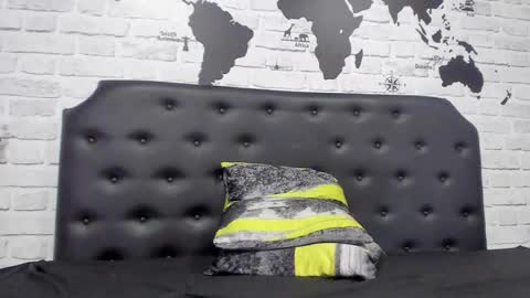 Snapshot of dereck_stonne chatting on October 9, 5:07 pm Dereck online show from October 9, 5:07 pm
