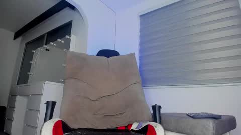 dereckhardd online show from March 7, 10:13 am