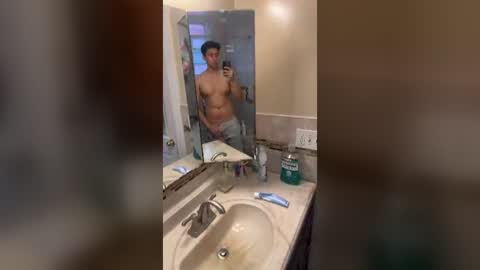 derek894762 online show from August 7, 9:54 pm
