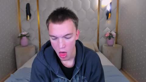 Derek online show from November 18, 1:04 pm