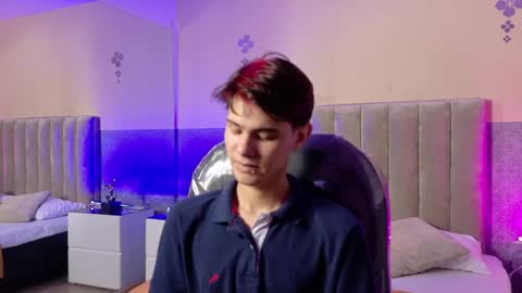 derek_sinn online show from April 4, 7:55 pm