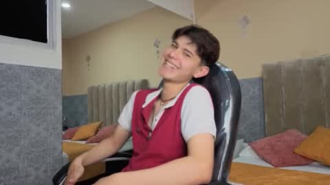 derek_sinn online show from February 9, 8:57 pm