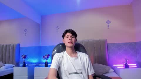 derek_sinn online show from March 7, 9:45 pm