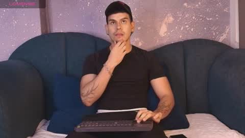 derek_voss online show from July 6, 11:18 am