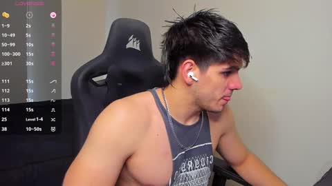 Snapshot of derekcb chatting on December 6, 12:05 pm Derekcb online show from December 6, 12:05 pm