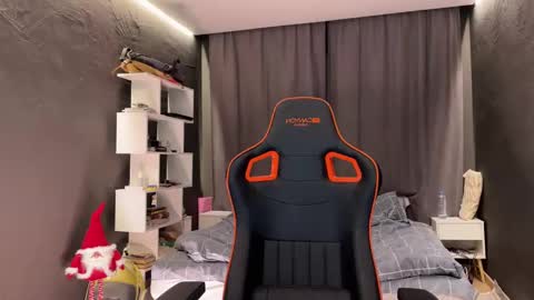 devilnut1 online show from December 1, 6:05 am