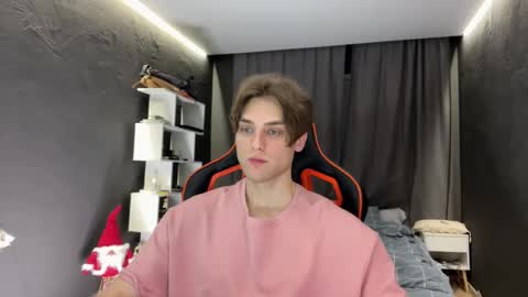 devilnut1 online show from November 27, 6:50 am