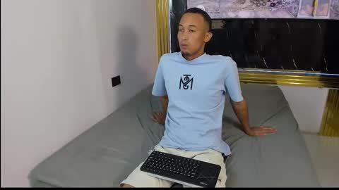 Snapshot of diamond_lounge chatting on October 28, 1:52 am diamond_lounge online show from October 28, 1:52 am