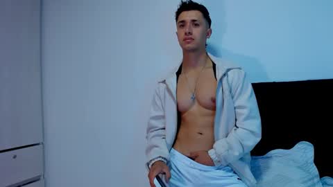 Snapshot of dilan_coy chatting on February 17, 4:15 pm Dilan Coy online show from February 17, 4:15 pm