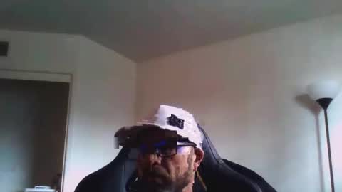 dirtrider15 online show from April 6, 5:47 pm
