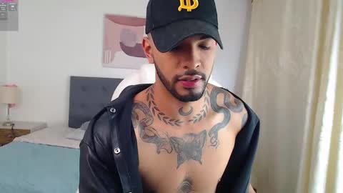 I just want to be happy online show from December 10, 10:49 am