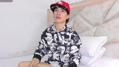 Snapshot of divine_thiagoo chatting on September 18, 1:57 pm Thiago online show from September 18, 1:57 pm