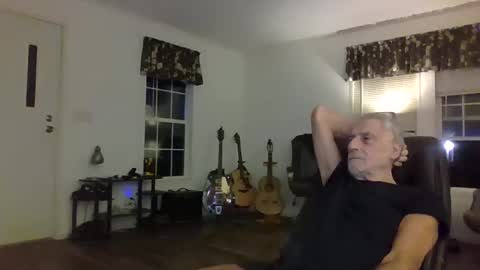 Snapshot of dogluc7 chatting on January 1, 3:56 am dogluc7 online show from January 1, 3:56 am