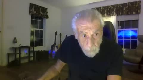 Snapshot of dogluc7 chatting on December 7, 2:42 am dogluc7 online show from December 7, 2:42 am