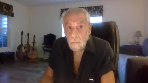 Snapshot of dogluc7 chatting on December 3, 8:50 pm dogluc7 online show from December 3, 8:50 pm