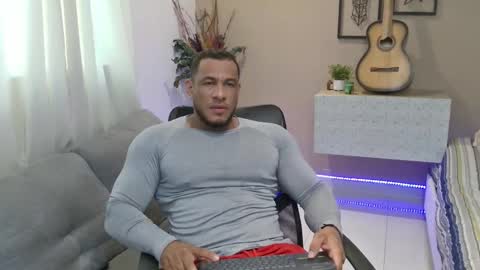 Snapshot of dominic_hulk1 chatting on October 23, 5:05 pm dominic_hulk1 online show from October 23, 5:05 pm