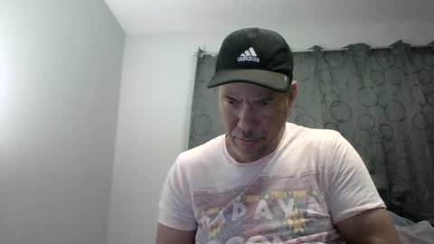 Snapshot of dominicanorico chatting on February 11, 1:20 am luis online show from February 11, 1:20 am