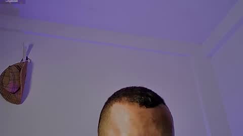 Donat Independent Model online show from December 11, 1:00 pm