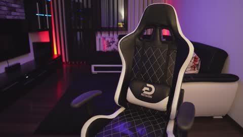 Dorian Reyes online show from February 21, 2:01 am