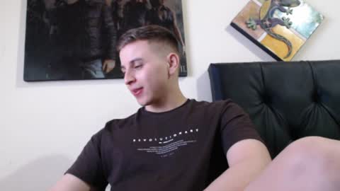 Snapshot of draco_boy2000 chatting on December 13, 7:10 pm draco_boy2000 online show from December 13, 7:10 pm