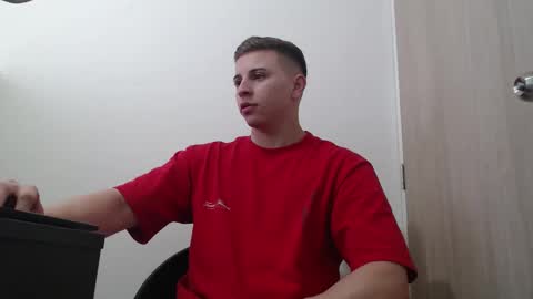 Snapshot of draco_boy2000 chatting on October 20, 9:30 pm draco_boy2000 online show from October 20, 9:30 pm