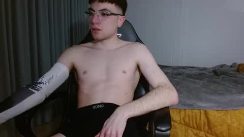 DreamBoy online show from March 22, 3:00 am