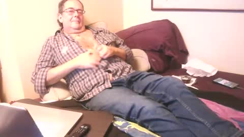 Snapshot of drfeelgood777 chatting on December 16, 3:40 am Dr. Feelgood online show from December 16, 3:40 am