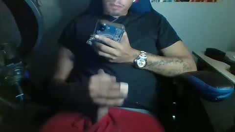 Snapshot of dubz07 chatting on October 14, 7:32 pm dubz07 online show from October 14, 7:32 pm